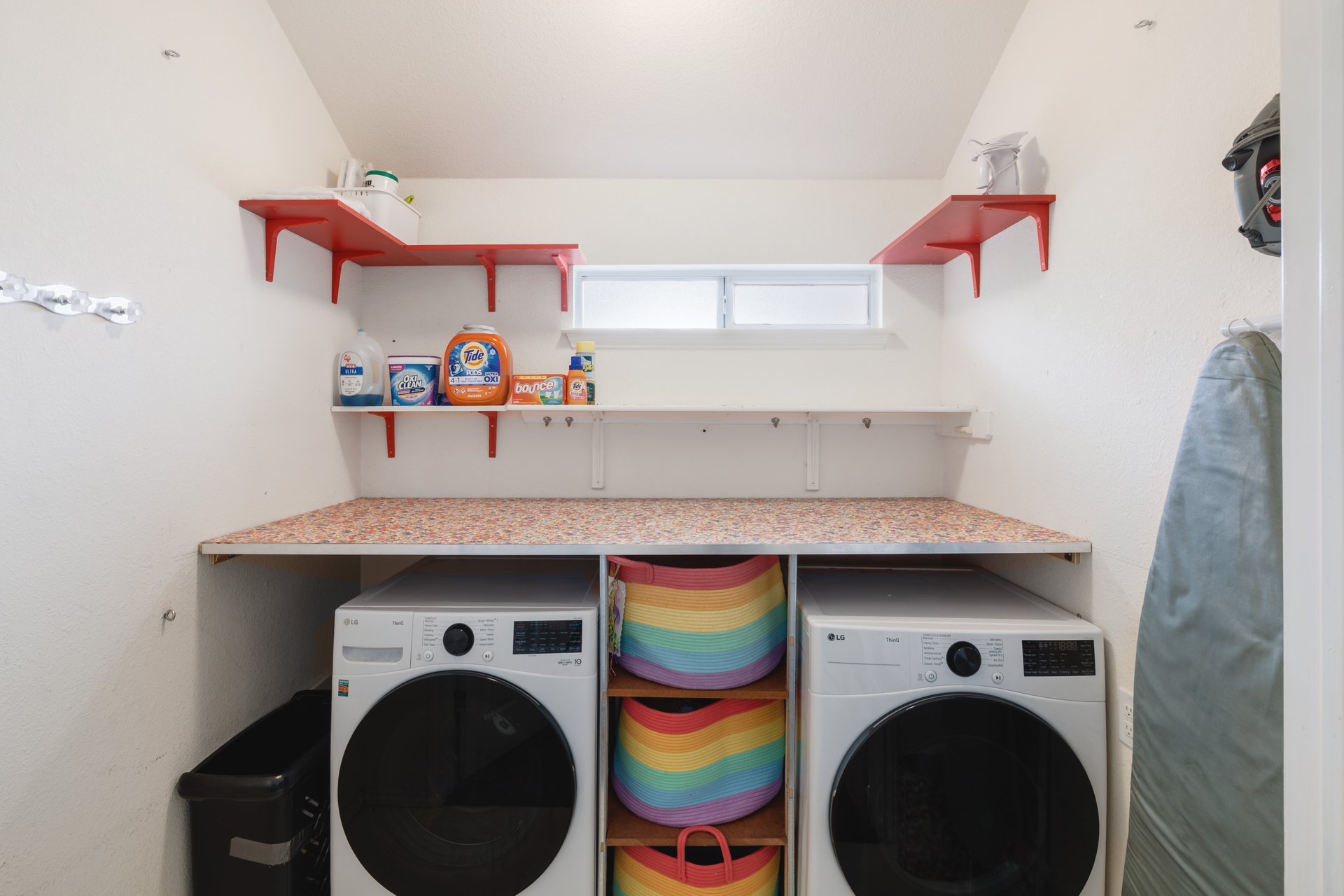 7000 Bending Oak Road Austin, TX 78749 - Photo 23 of 39 a utility room with dryer and washer