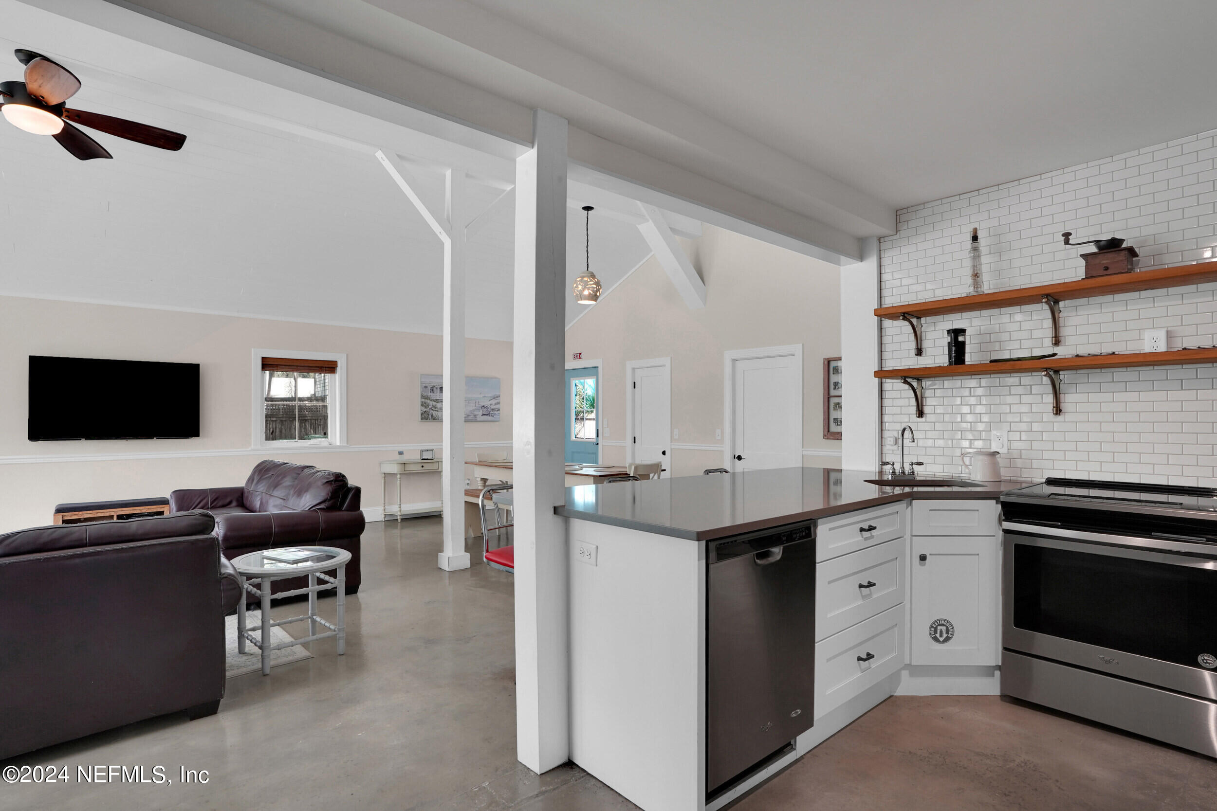 193 Riberia Street St. Augustine, FL 32084 - Photo 11 of 41 HomePrimeMedia 13