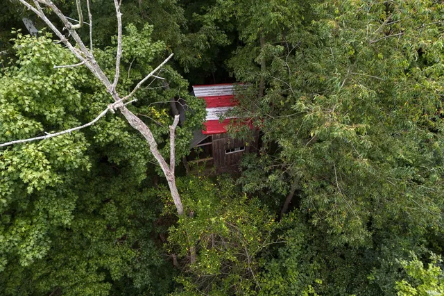 $475,000 | 444 North Dry Run Road, Veedersburg, IN 47987