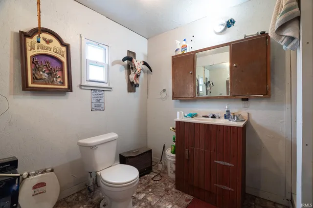 $475,000 | 444 North Dry Run Road, Veedersburg, IN 47987