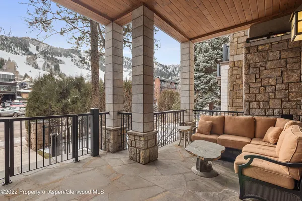 a car parked in front of a building