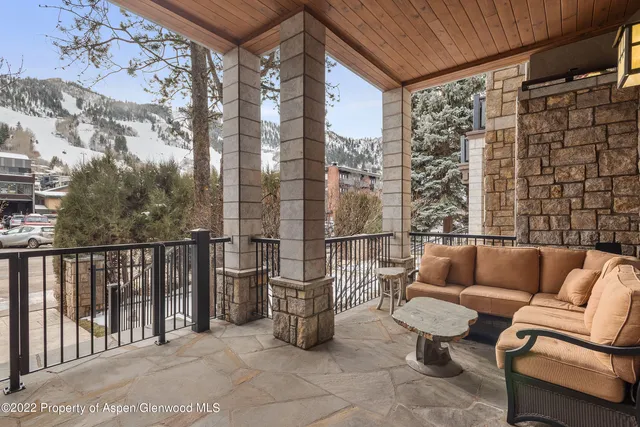 a car parked in front of a building