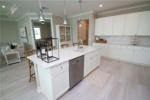 $8,500 | 251 Indies Drive East, Unit 202, Naples, FL 34114