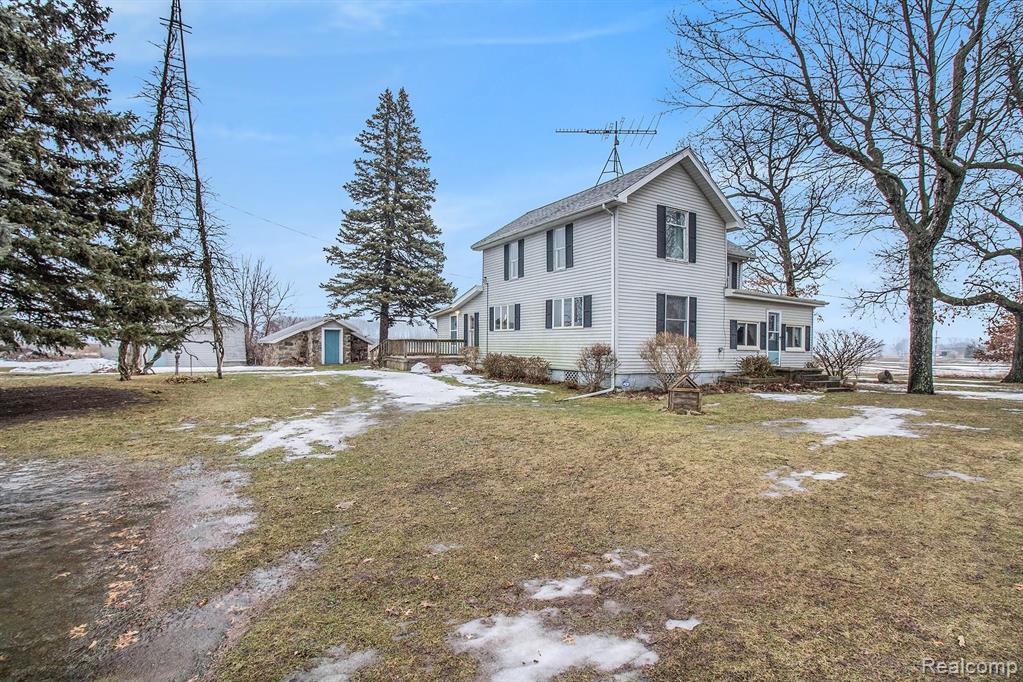 9345 Vernon Road Bancroft, MI 48414 - Photo 2 of 23