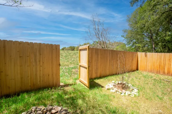 $2,400 | 2204 Coats Circle, Austin, TX 78748