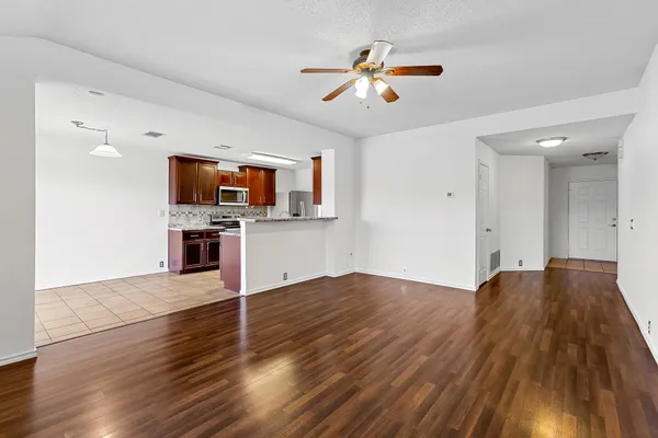 $2,400 | 2204 Coats Circle, Austin, TX 78748