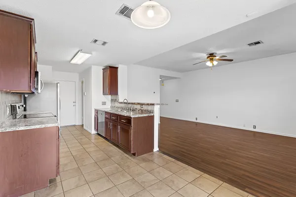 $2,400 | 2204 Coats Circle, Austin, TX 78748