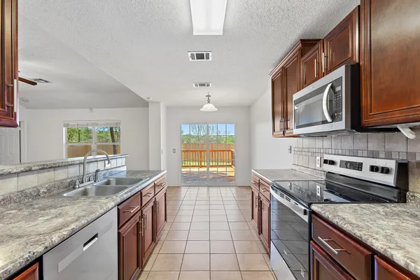 $2,400 | 2204 Coats Circle, Austin, TX 78748
