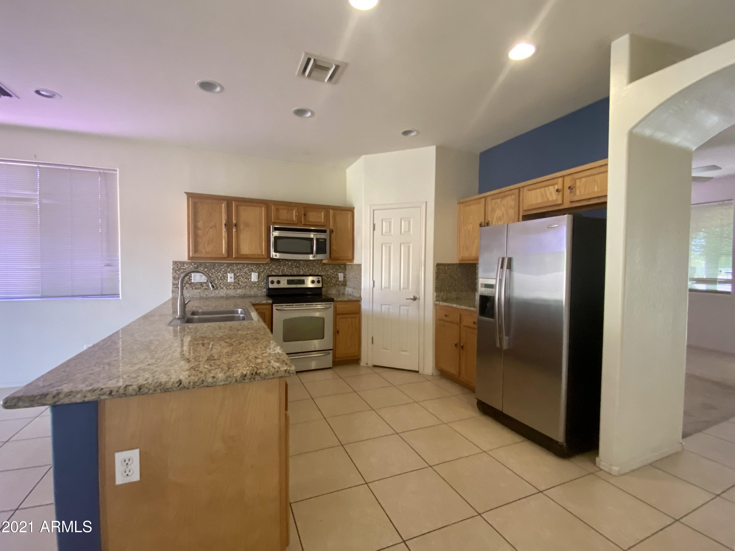 2646 East Grandview Road Phoenix, AZ 85032 - Photo 9 of 21 5F153F16-43D2-4896-B2A9-3A7C9A96B450