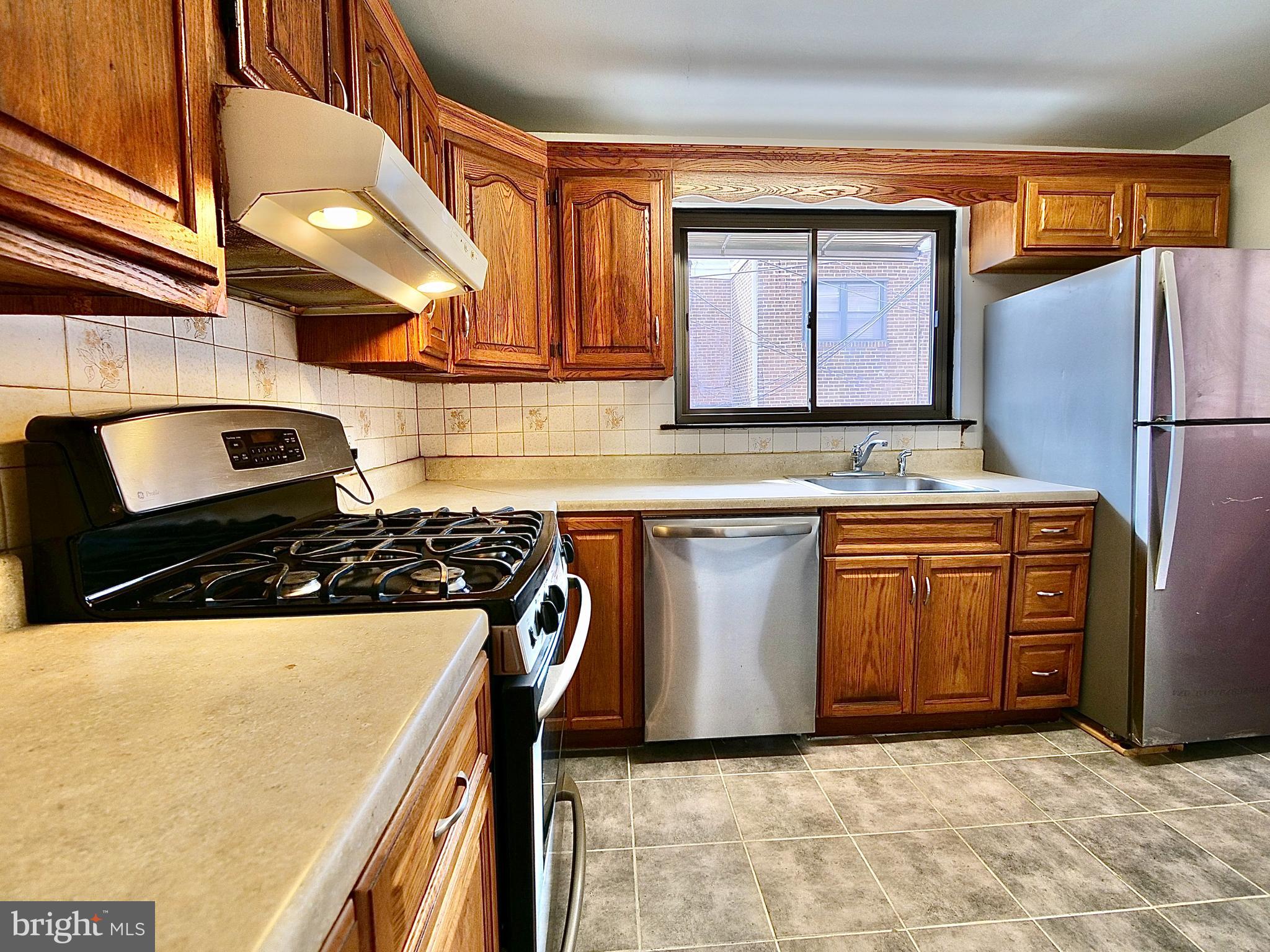 228 Maypole Road Upper Darby, PA 19082 - Photo 8 of 20 Kitchen