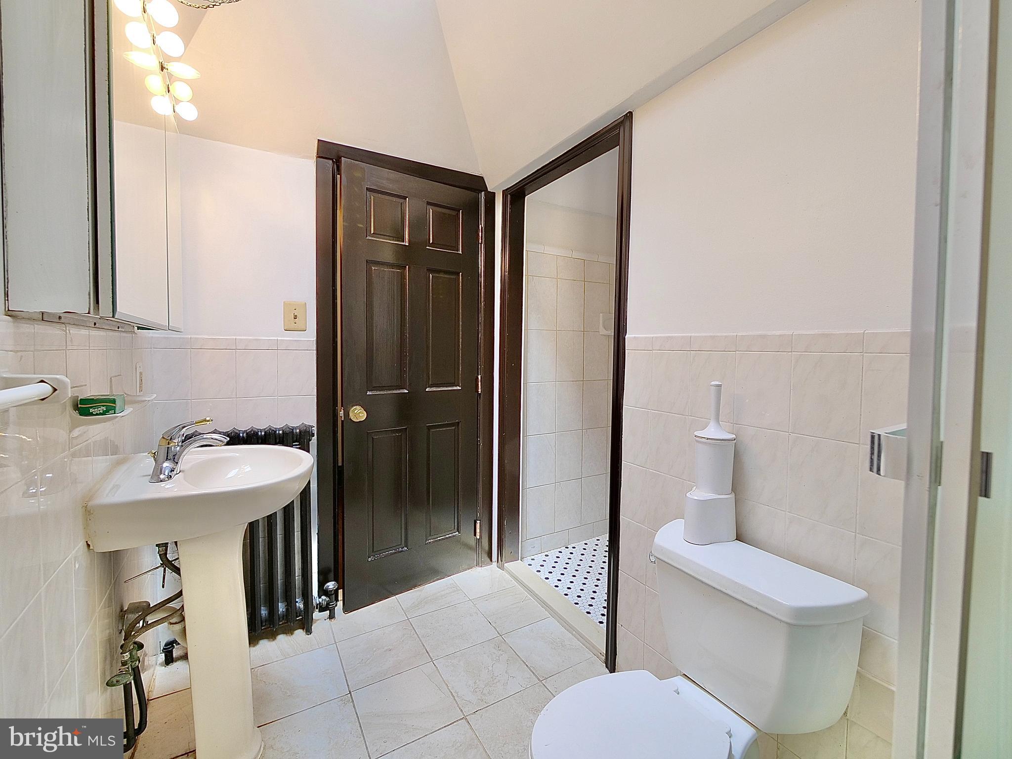 228 Maypole Road Upper Darby, PA 19082 - Photo 10 of 20 First Floor Full Bathroom