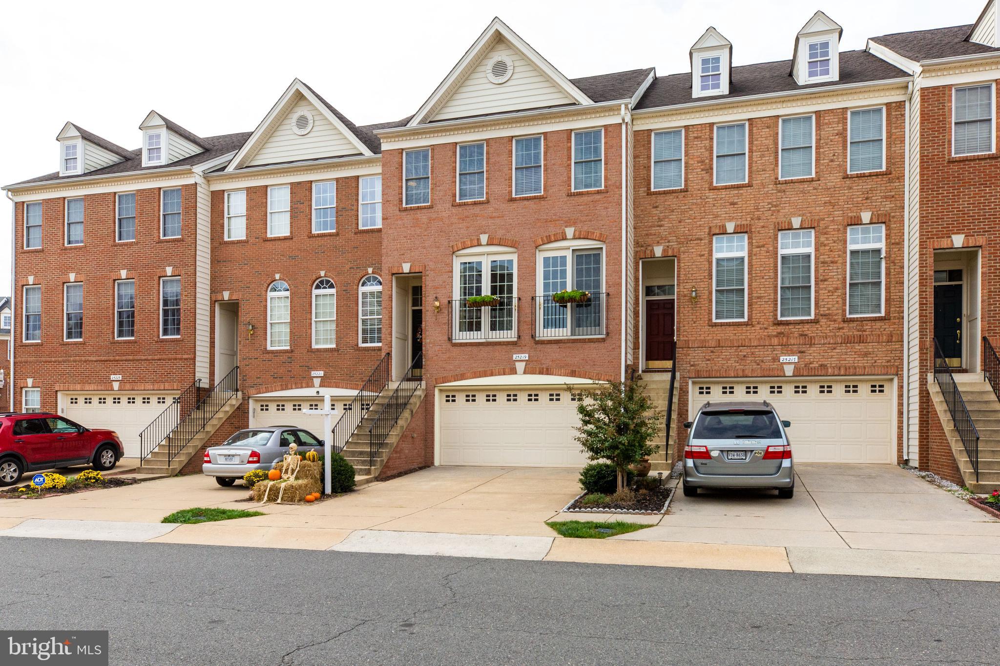 25219 Larks Terrace Chantilly, VA 20152 - Photo 1 of 53