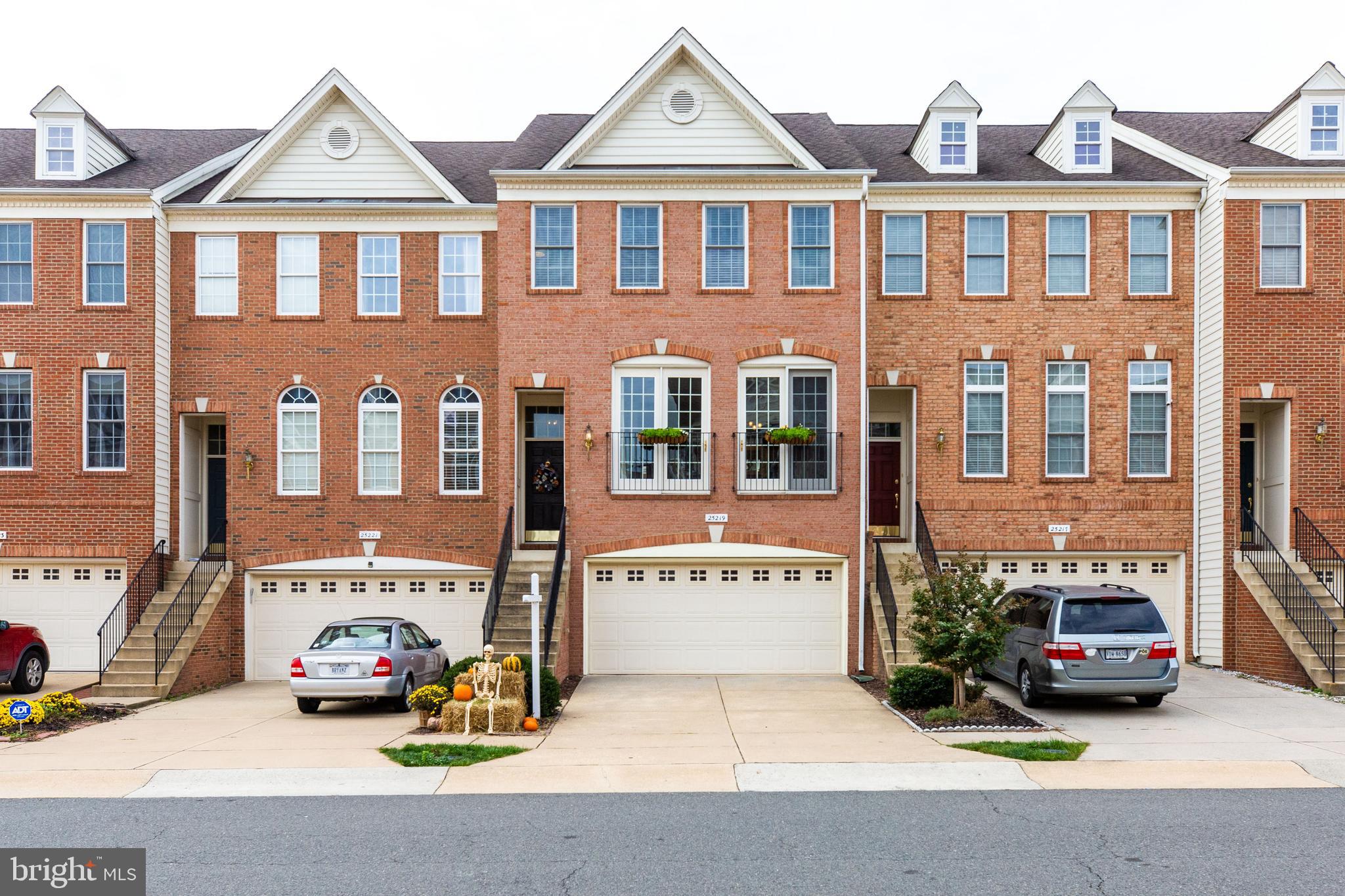 25219 Larks Terrace Chantilly, VA 20152 - Photo 2 of 53