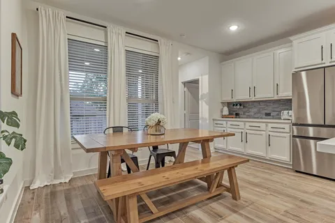 $472,000 | 530 West Cascade Heights Drive, Montgomery, TX 77316