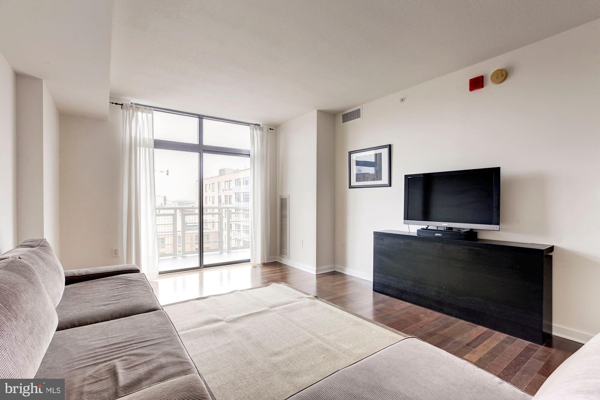 475 K Street Northwest, Unit 1105 Washington, DC 20001 - Photo 13 of 28 Living room