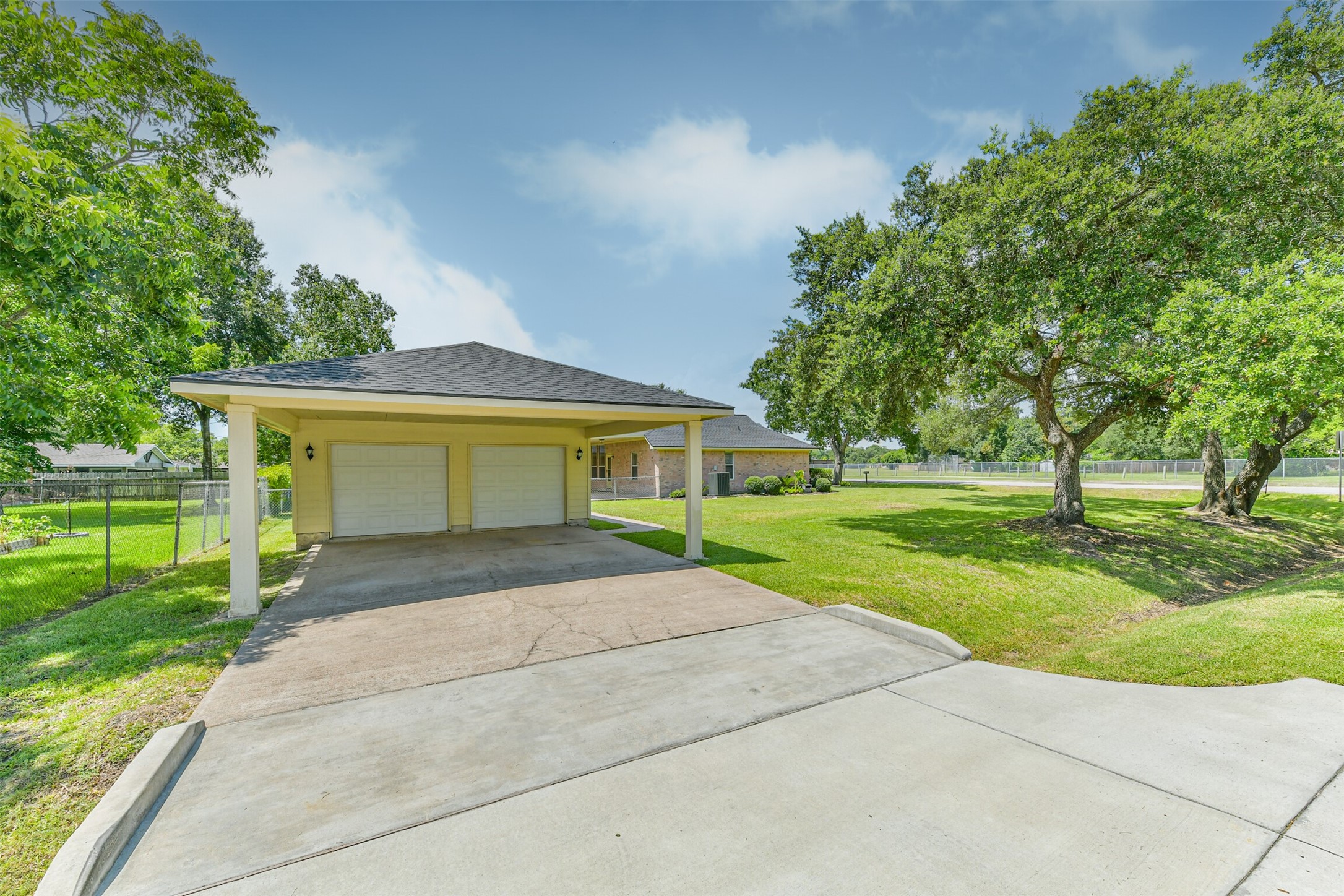 2401 Woody Road Pearland, TX 77581 - Photo 27 of 31