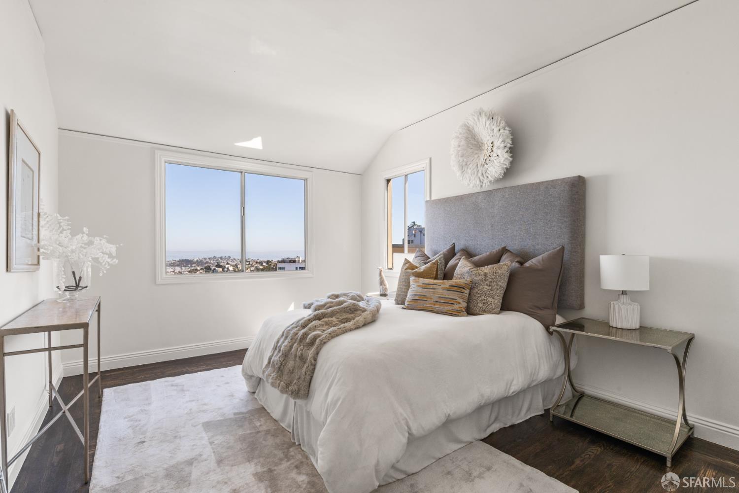 101 Graystone Terrace San Francisco, CA 94114 - Photo 46 of 72 a bed room with a bed and a lamp