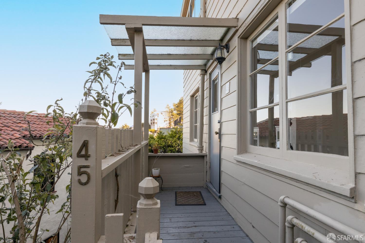 101 Graystone Terrace San Francisco, CA 94114 - Photo 63 of 72 a view of a balcony with wooden floor and furniture