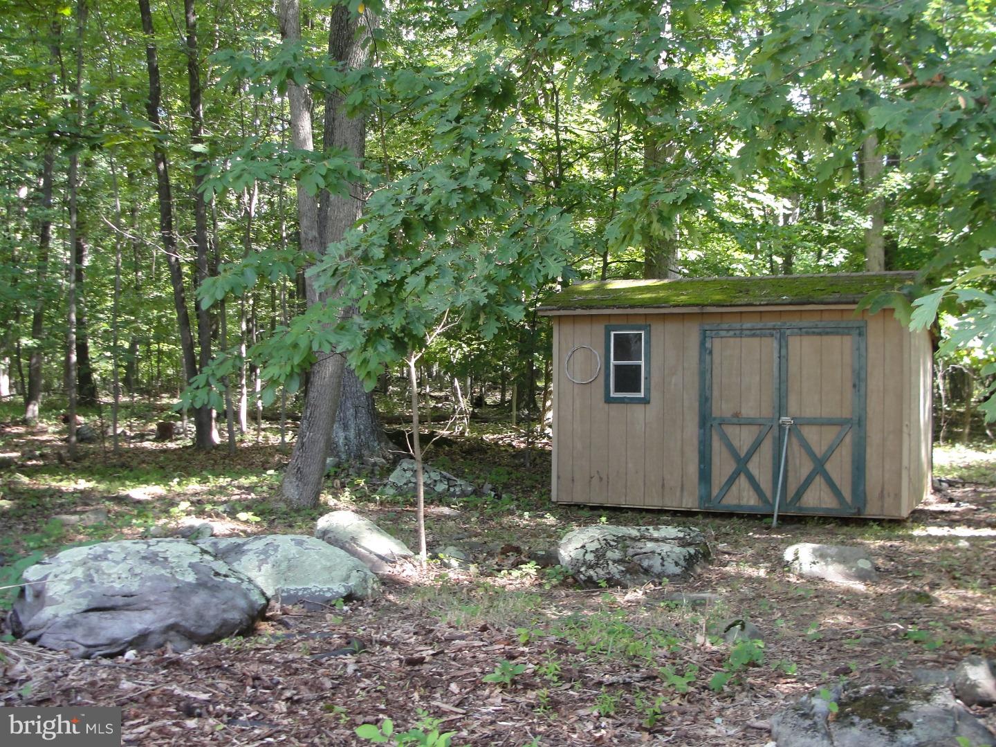 134 Hill Road Green Lane, PA 18054 - Photo 6 of 20 Side Yard