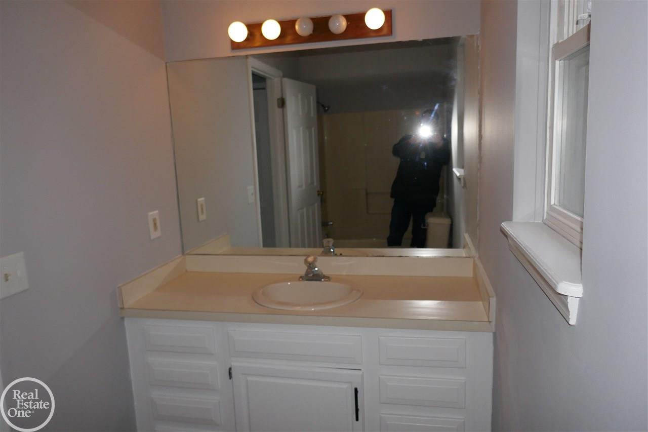 2932 Michigan Road Port Huron, MI 48060 - Photo 24 of 34 50001817-23.JPG