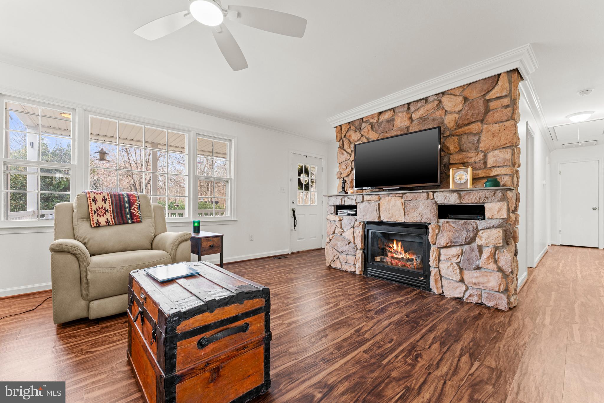 5458 Sumerduck Road Sumerduck, VA 22742 - Photo 8 of 50 Living room
