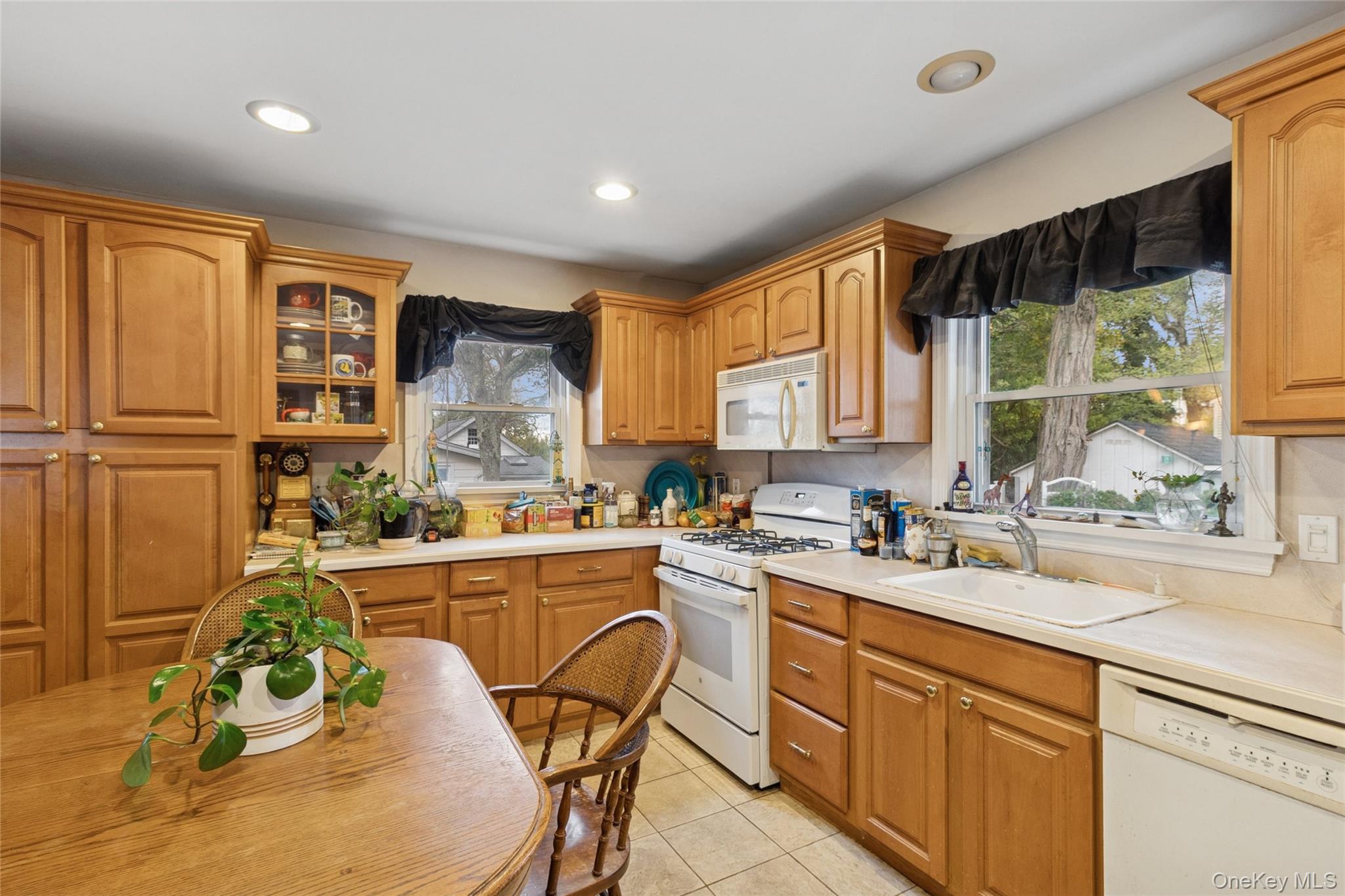 215 Hallock Landing Road Rocky Point, NY 11778 - Photo 4 of 35