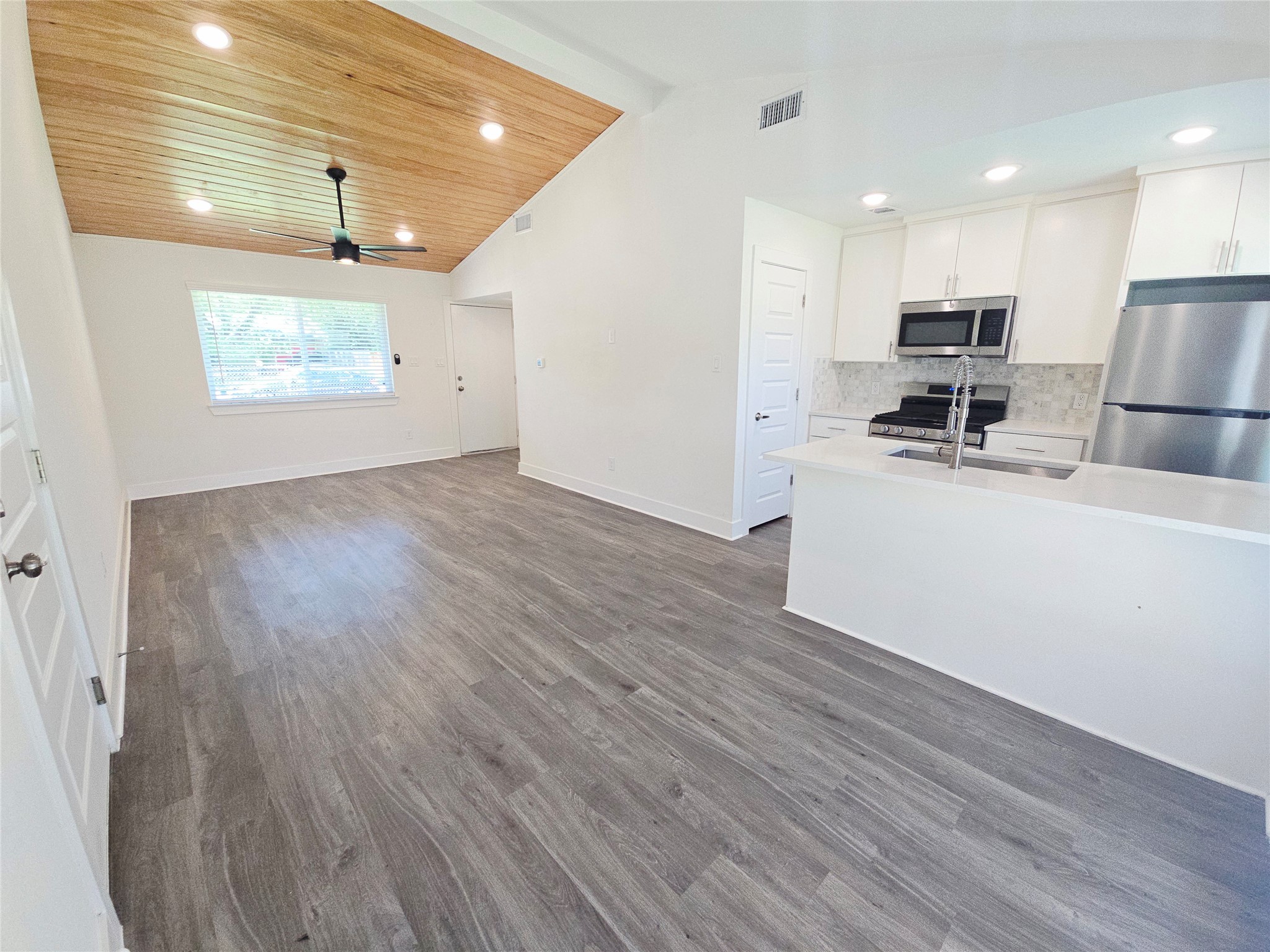 6103 Calmar Cove Austin, TX 78721 - Photo 8 of 20