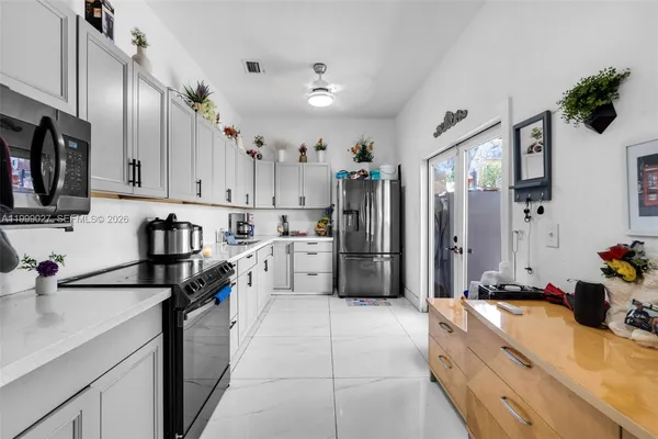 $3,200 | 3166 Northwest 102nd Street, Miami, FL 33147