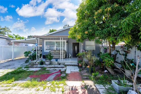 $3,200 | 3166 Northwest 102nd Street, Miami, FL 33147