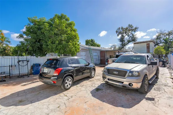 $3,200 | 3166 Northwest 102nd Street, Miami, FL 33147