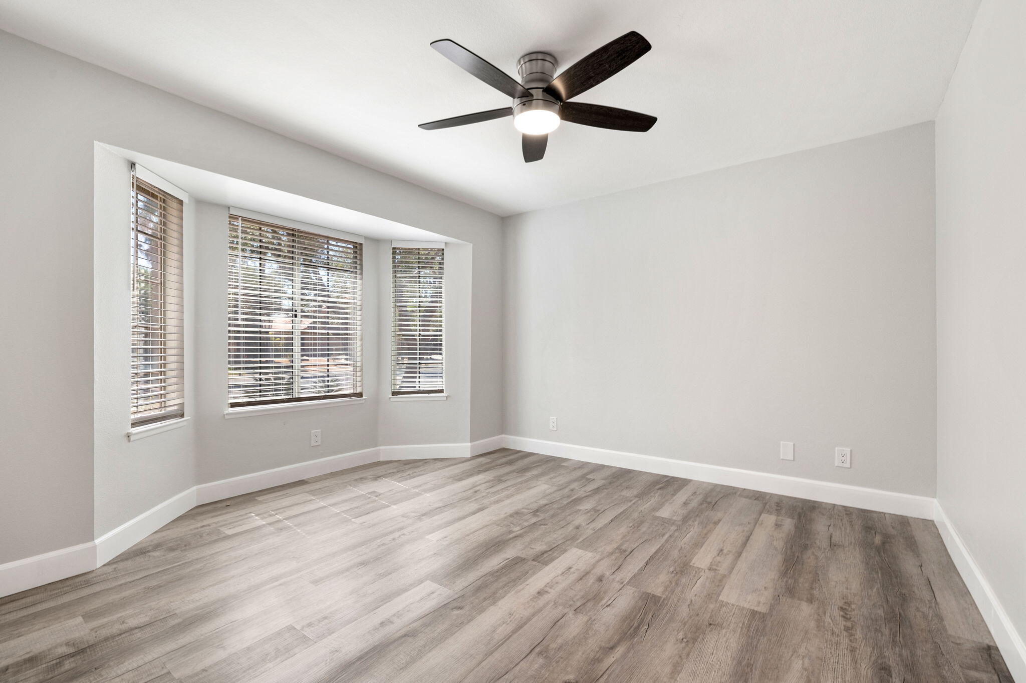 39495 Regency Way Palm Desert, CA 92211 - Photo 19 of 55 a view of an empty room with a window