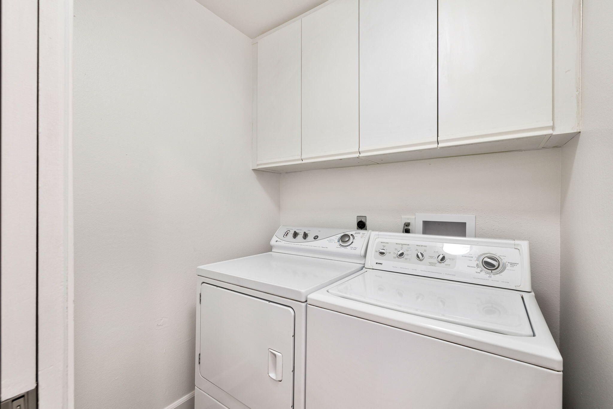 39495 Regency Way Palm Desert, CA 92211 - Photo 21 of 55 a utility room with dryer and washer