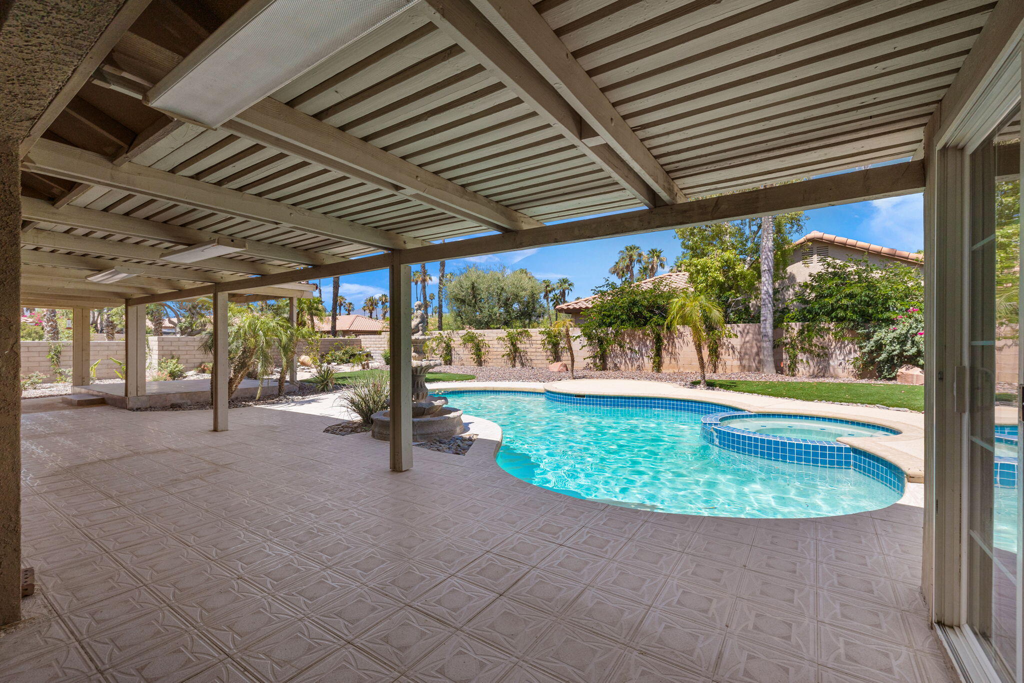 39495 Regency Way Palm Desert, CA 92211 - Photo 35 of 55 a view of a indoor swimming pool