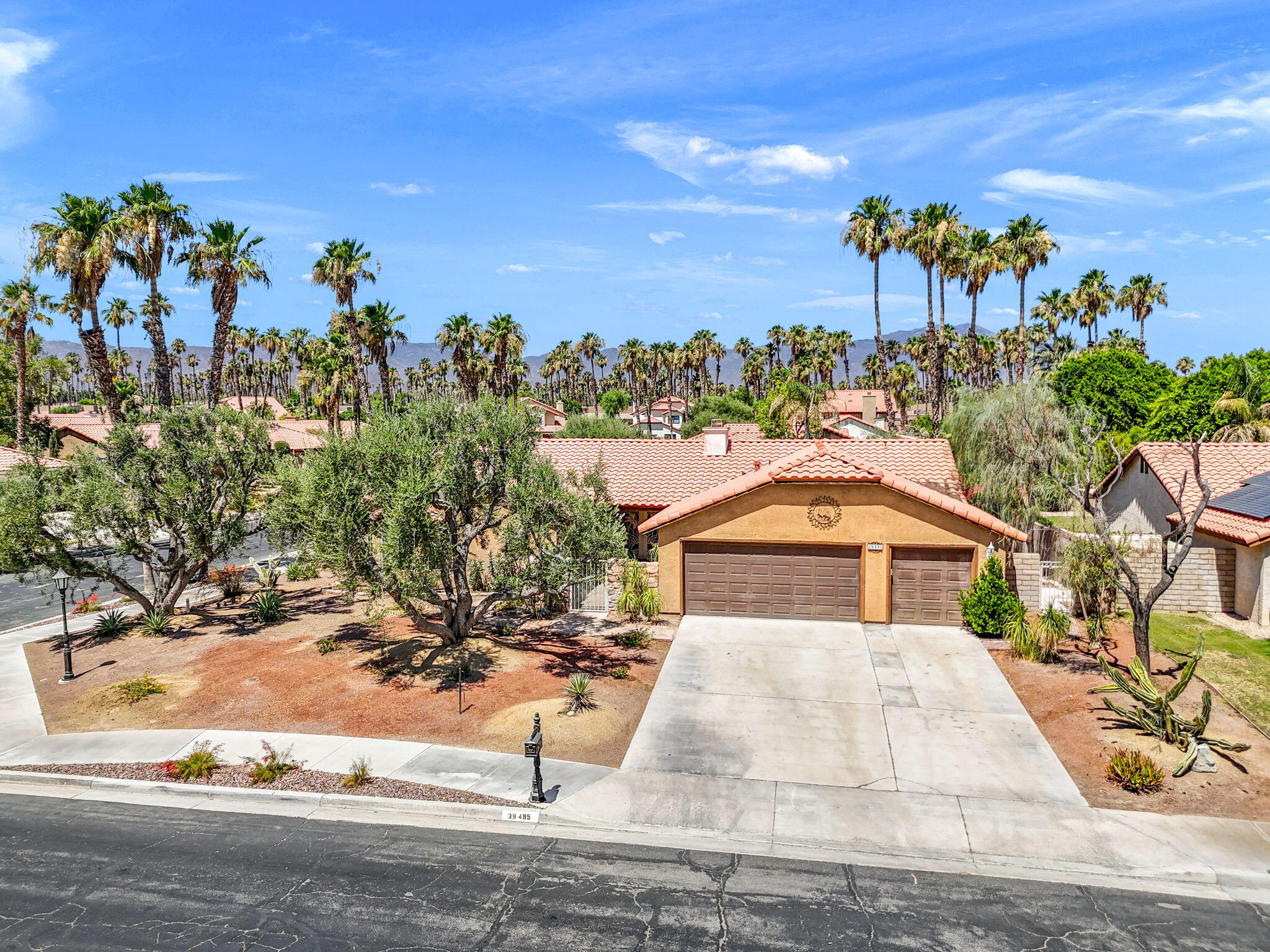 39495 Regency Way Palm Desert, CA 92211 - Photo 53 of 55 a picture of houses with yard