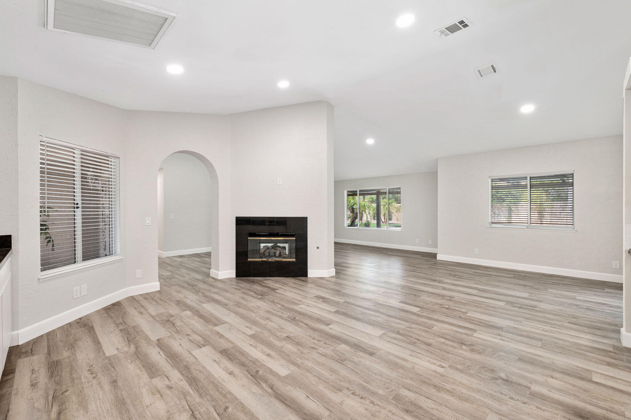 39495 Regency Way Palm Desert, CA 92211 - Photo 6 of 55 an empty room with windows and fireplace