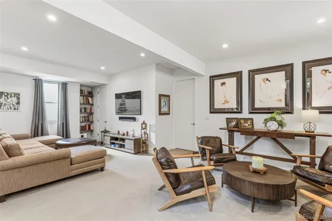 a view of yard with tree