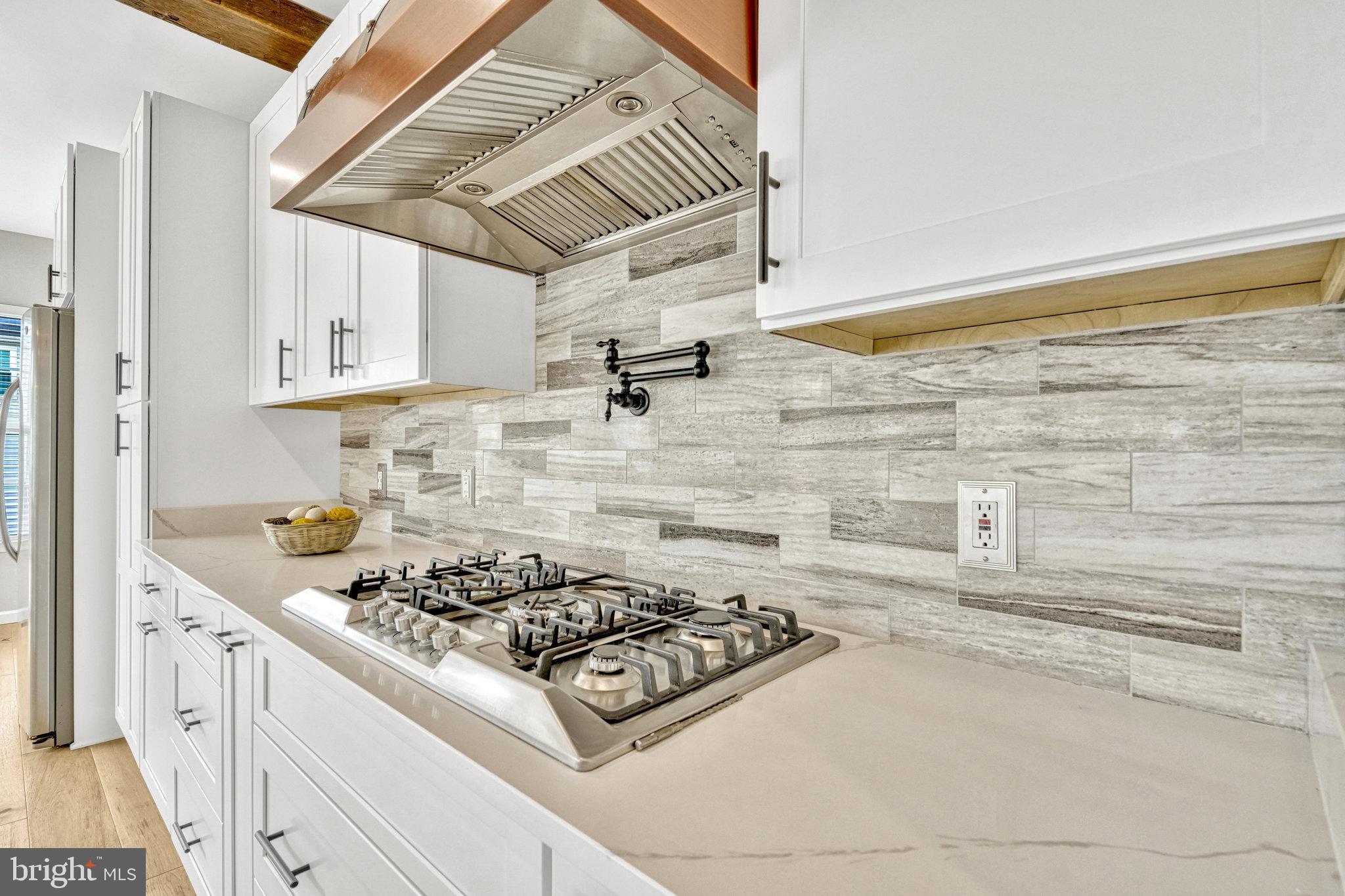 42751 Bennett Street Chantilly, VA 20152 - Photo 22 of 61 a kitchen with sink and stove