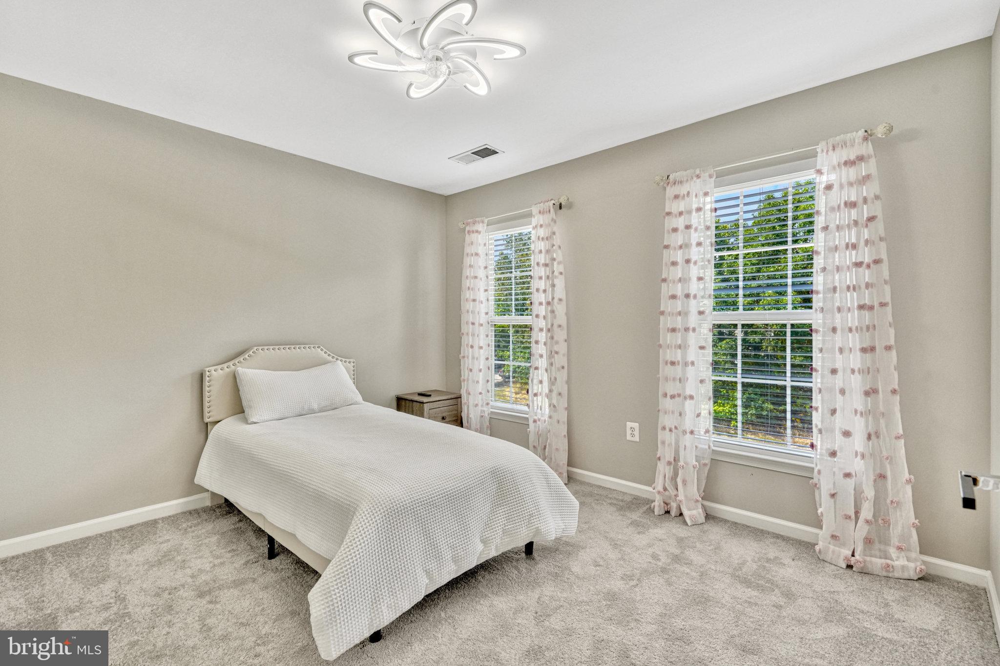 42751 Bennett Street Chantilly, VA 20152 - Photo 33 of 61 a bedroom with a bed and a window