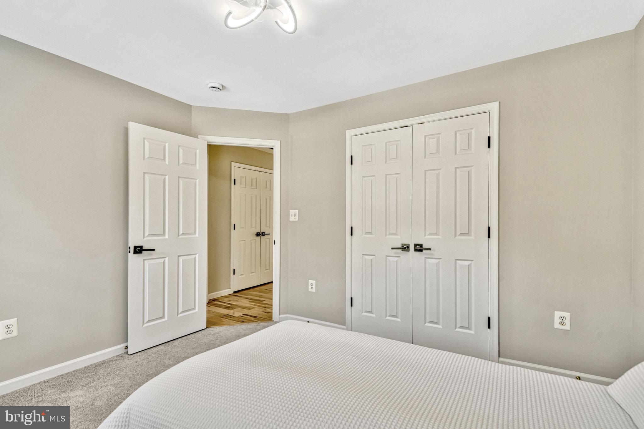 42751 Bennett Street Chantilly, VA 20152 - Photo 34 of 61 a bedroom with a bed and a bathroom