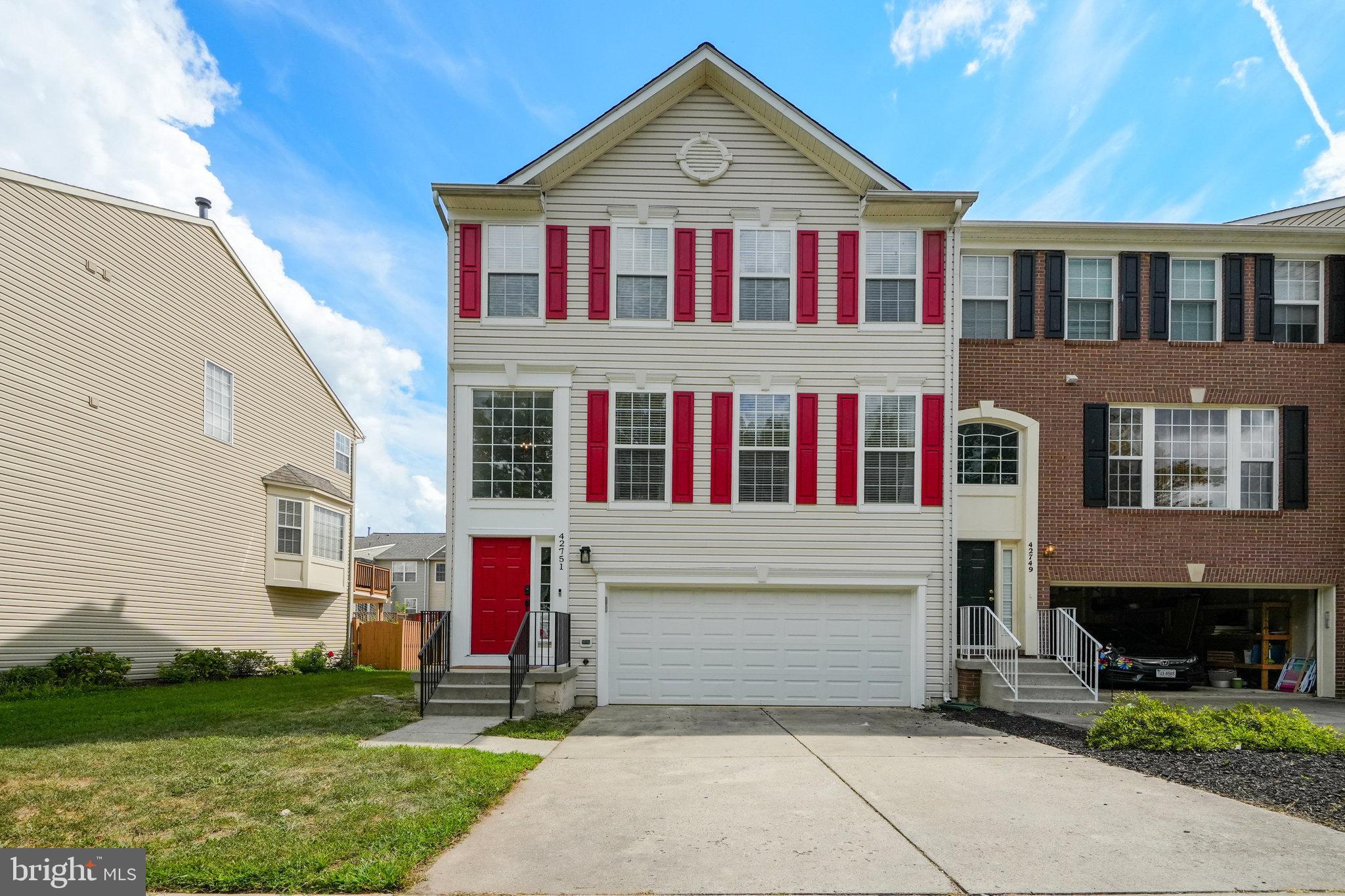 42751 Bennett Street Chantilly, VA 20152 - Photo 4 of 61 a front view of house with yard