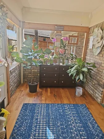 a view of entryway with a rug