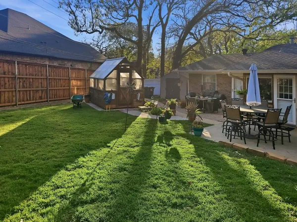 a view of a house with a back yard