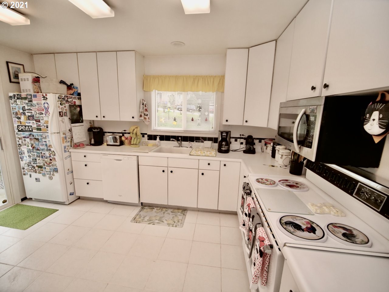 3930 Southwest Huber Street Portland, OR 97219 - Photo 14 of 26 Gallery Image 14
