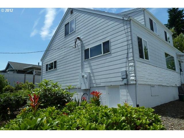 3930 Southwest Huber Street Portland, OR 97219 - Photo 3 of 26 Gallery Image 3