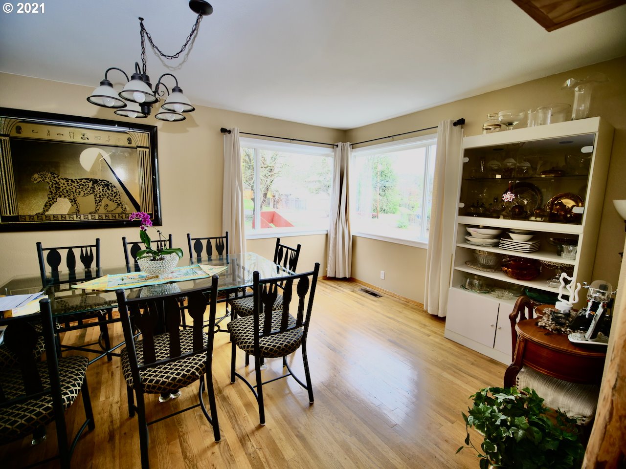 3930 Southwest Huber Street Portland, OR 97219 - Photo 4 of 26 Gallery Image 4