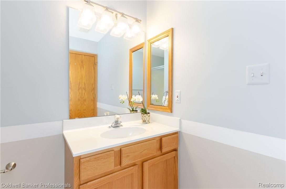 3388 Rivers Edge Drive, Unit 2 Wayne, MI 48184 - Photo 24 of 42 Full bath in lower level