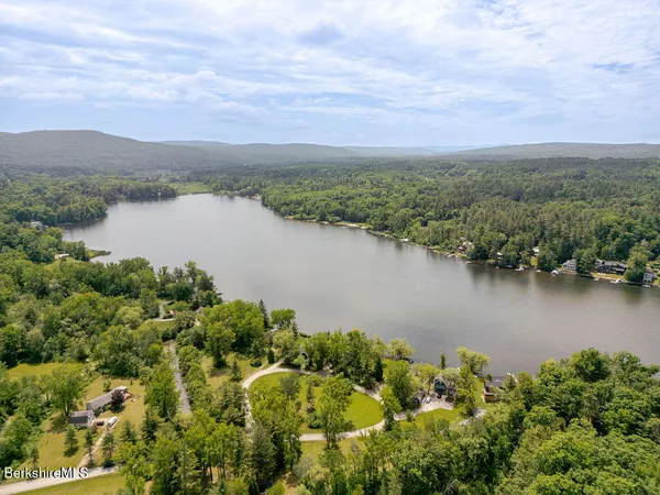 $525,000 | 8 Heberts Cove, Monterey, MA 01230