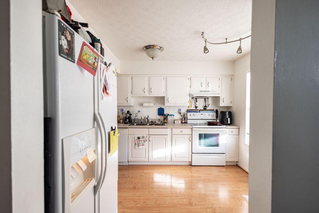 252 West Powell Road Powell, OH 43065 - Photo 3 of 18 Condo12.19.23-4