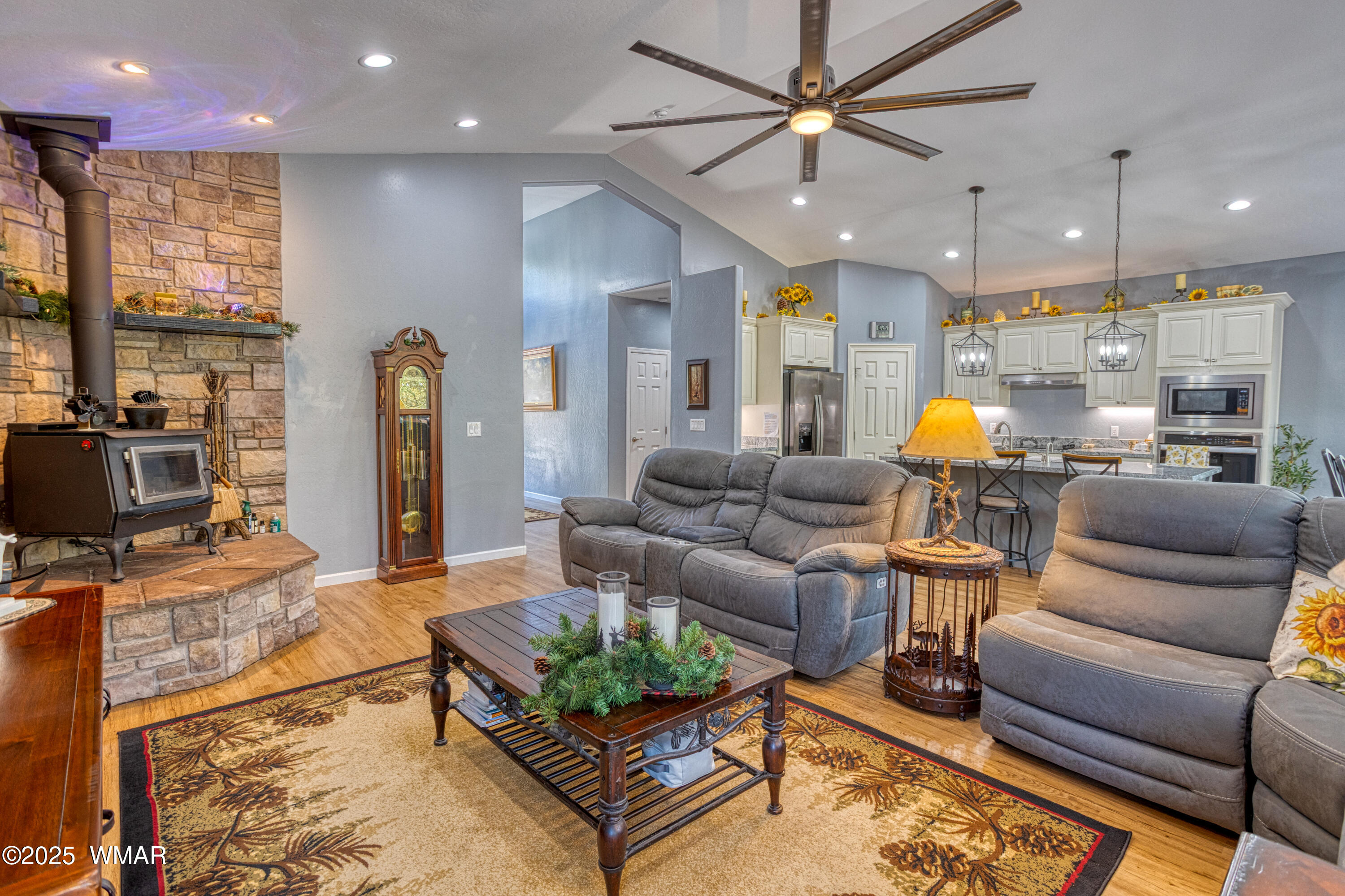 2889 Jacks Road Lakeside, AZ 85929 - Photo 16 of 65 GREAT ROOM