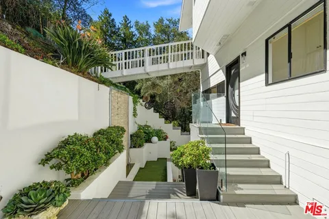 $2,629,000 | 2350 Benedict Canyon Drive, Beverly Hills, CA 90210